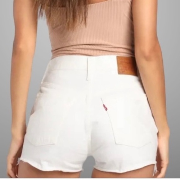 Levi’s White Denim shorts NWT distressed frayed hem high rise size 32 - Picture 4 of 12